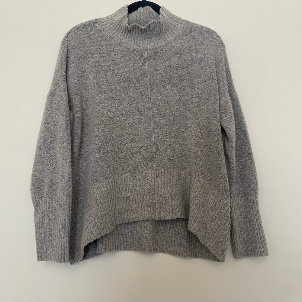 Romeo + Juliet couture sweater size large